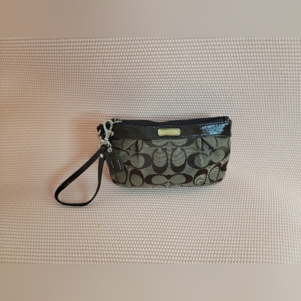 EUC  Coach Wristlet